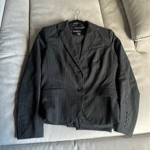 New York & Company suit set pant sz 2 jackt sz 6 dark gray pinstriped